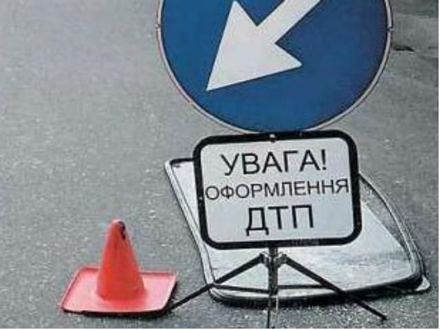 На Львовщине грузовик разбил легковушку. Один человек погиб На Львовщине грузовик разбил легковушку. Один человек погиб