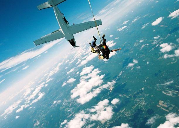 Симулятор від Google навчить початківців стрибати з парашутом (Відео)