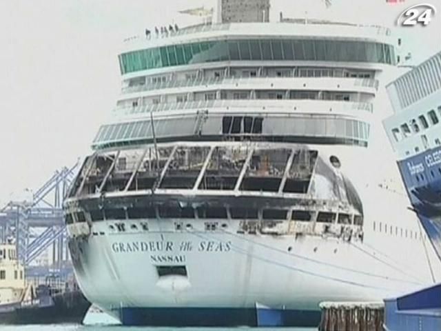 На Багамах загорелся корабль с 3-мя тысячами пассажиров