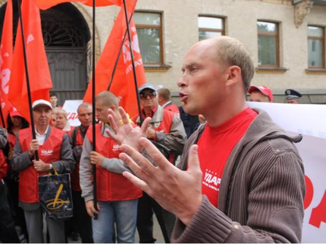 УДАРівець подав на Азарова до суду УДАРівець подав на Азарова до суду