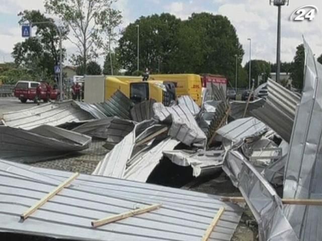 Італійським містом прокотився потужний торнадо (Відео) Італійським містом прокотився потужний торнадо (Відео)