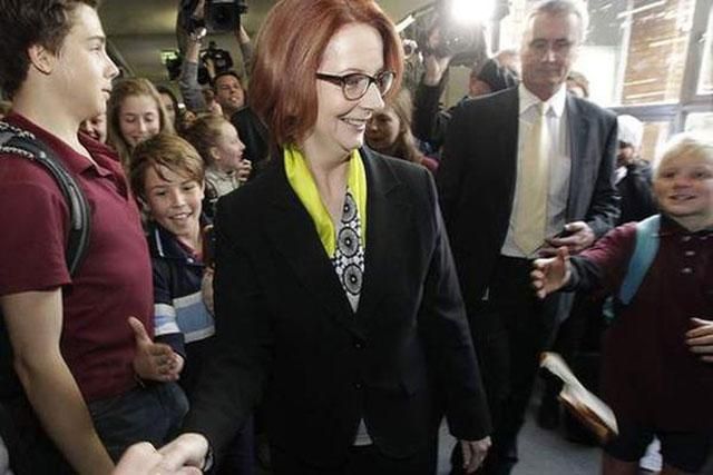 У прем'єрку Австралії кинули гамбургером (Відео) У прем'єрку Австралії кинули гамбургером (Відео)