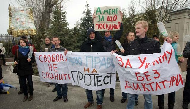 Суд снова запретил протесты под Межигорьем Суд снова запретил протесты под Межигорьем