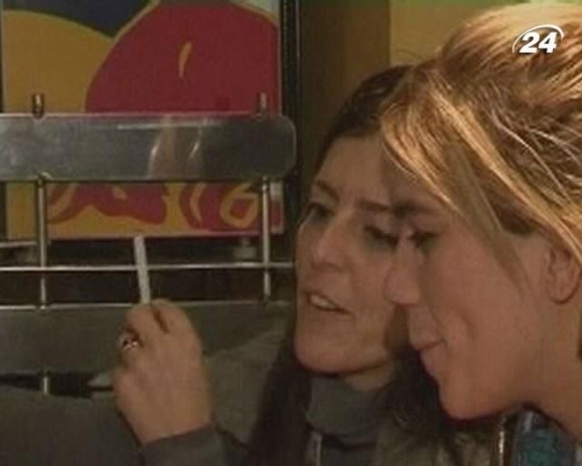 В Латвии родителям запретили курить в присутствии детей