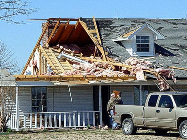 9 человек пострадали из-за торнадо в центральных районах США 9 человек пострадали из-за торнадо в центральных районах США