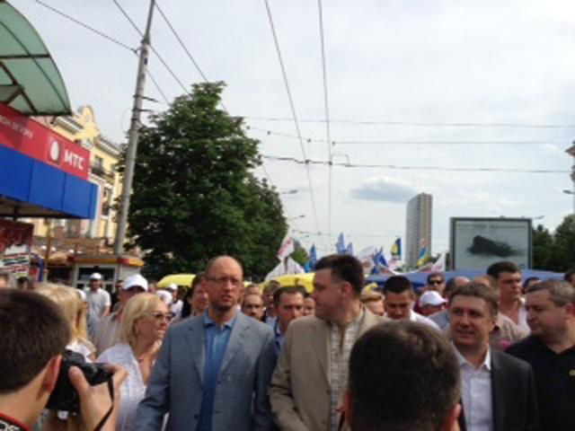 Колону опозиційної акції у Донецьку очолив Яценюк і Тягнибок, Кличко не приїхав (Фото)