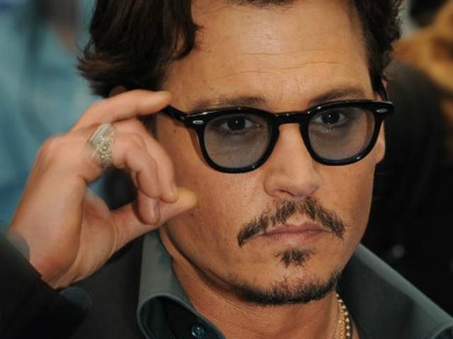 Джонни Депп отказался от главной роли из-за урезанного гонорара Джонни Депп отказался от главной роли из-за урезанного гонорара