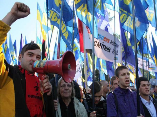 У "Свободі" запевняють, що бійку на мітингу опозиції розпочав провокатор  