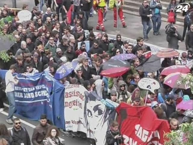 В Германии во время марша антиглобалистов задержаны сотни людей В Германии во время марша антиглобалистов задержаны сотни людей