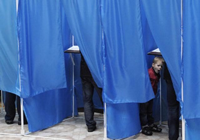 В Василькове - трудности со списками избирателей и первые махинации с голосами
