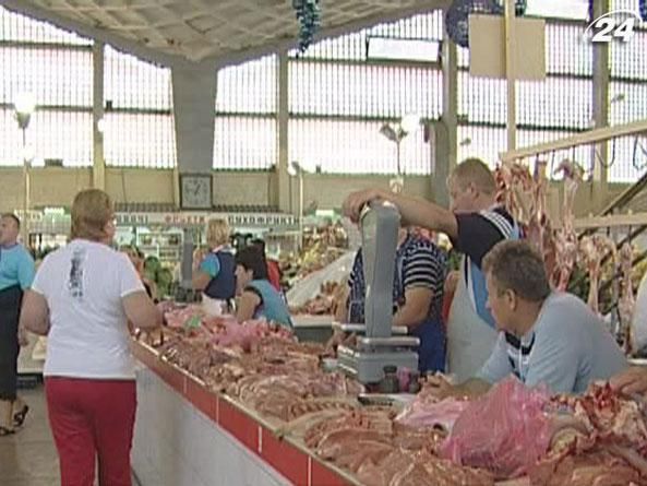 Влада не зможе прибрати м'ясо й молоко зі стихійних прилавків, - експерти Влада не зможе прибрати м'ясо й молоко зі стихійних прилавків, - експерти