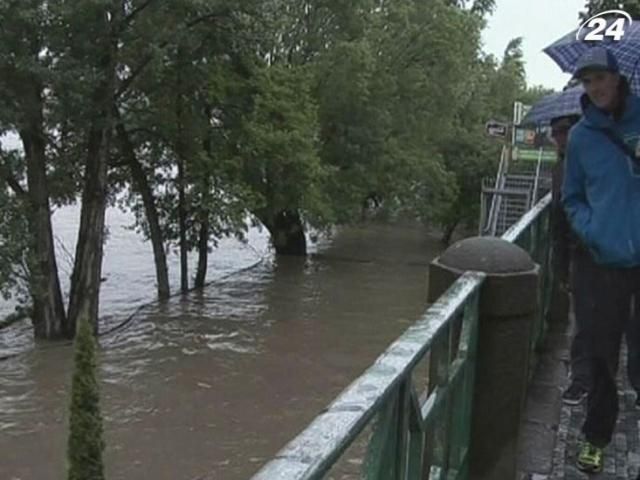 Три человека погибли и восемь пропали без вести из-за непогоды в Европе Три человека погибли и восемь пропали без вести из-за непогоды в Европе