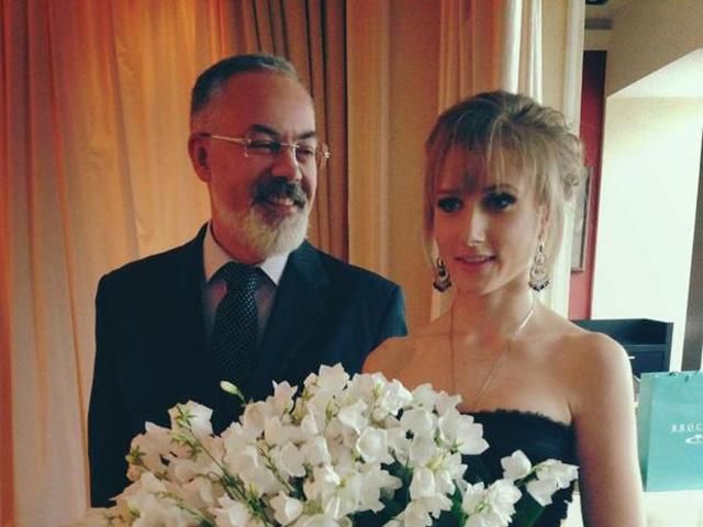 Табачник "відривався" на дні народженні "гламурної журналістки" (Фото) Табачник "відривався" на дні народженні "гламурної журналістки" (Фото)