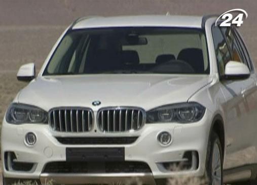 BMW представила новенький кроссовер X5 BMW представила новенький кроссовер X5
