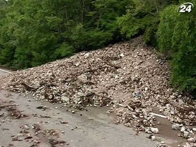 В Крыму сошли селевые потоки с камнями (Видео)