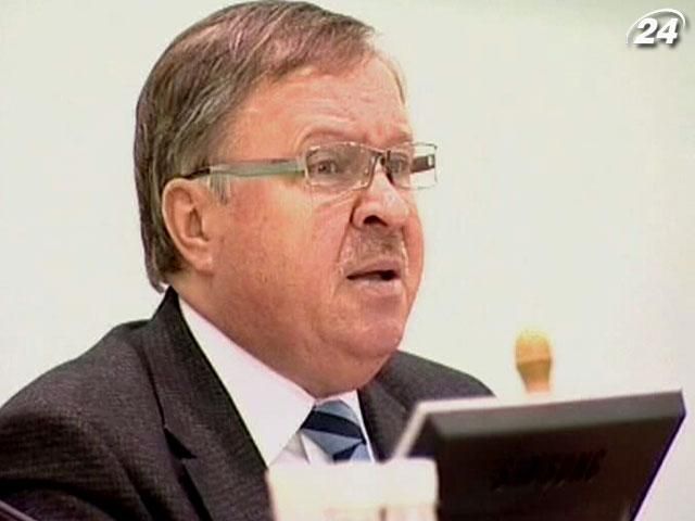 Янукович предлагает уволить главу ЦИК Янукович предлагает уволить главу ЦИК