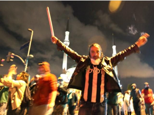 Во время беспорядков в Турции действуют наемные провокаторы, - СМИ Во время беспорядков в Турции действуют наемные провокаторы, - СМИ