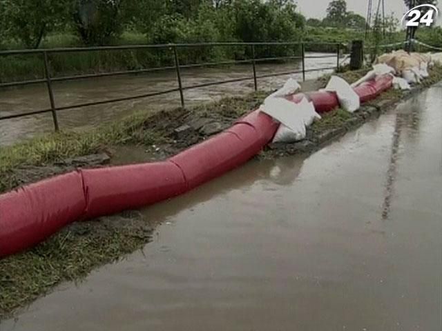 Країни Європи борються з масштабними повенями (Відео) Країни Європи борються з масштабними повенями (Відео)