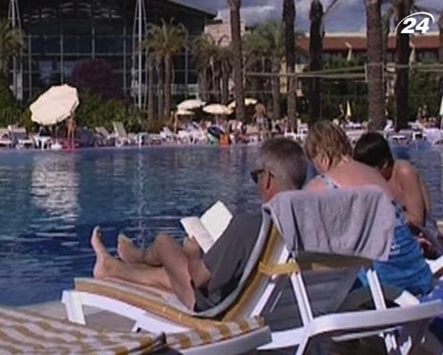 Українці платитимуть податок за відпочинок за кордоном Українці платитимуть податок за відпочинок за кордоном