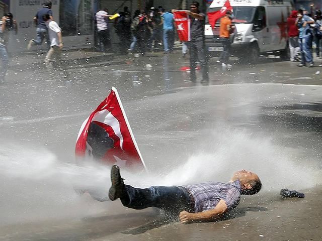 Евросоюз призывает турецкие власти остановить насилие против демонстрантов