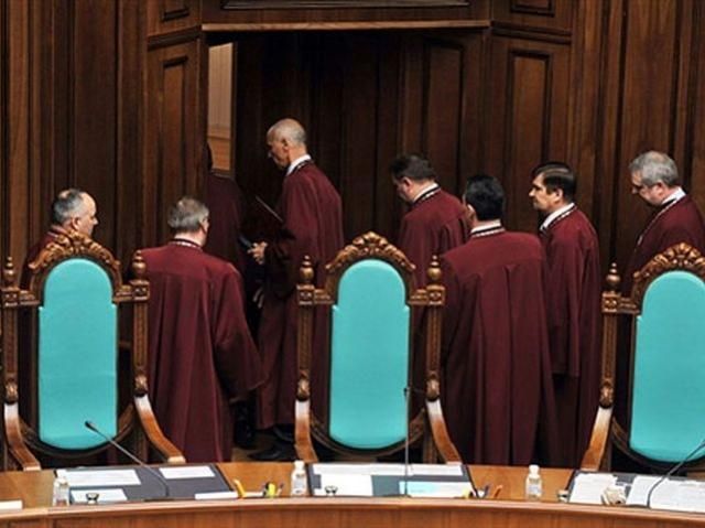 У двух судей КС - особое мнение по вопросу выборов в Киеве