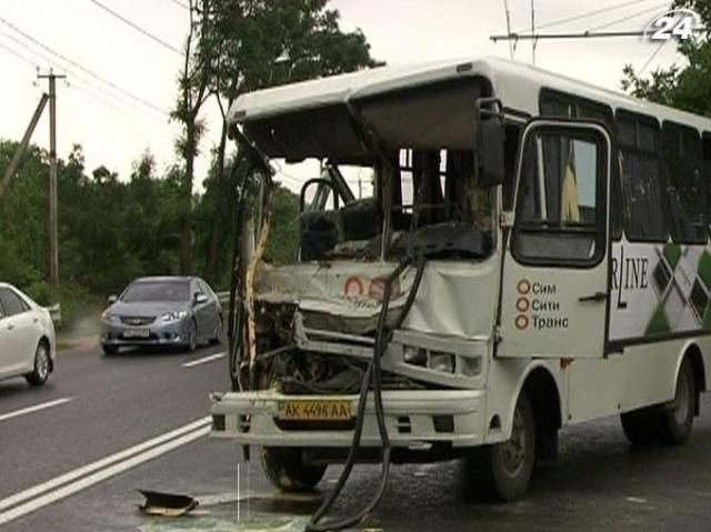 У Криму автобус врізався у вантажівку: шестеро осіб постраждали