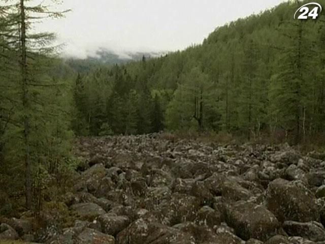 Північна Корея заманюватиме туристів "кам’яною річкою" (Відео) Північна Корея заманюватиме туристів "кам’яною річкою" (Відео)