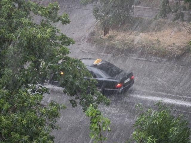 Херсон затопило за час (Фото. Видео) Херсон затопило за час (Фото. Видео)