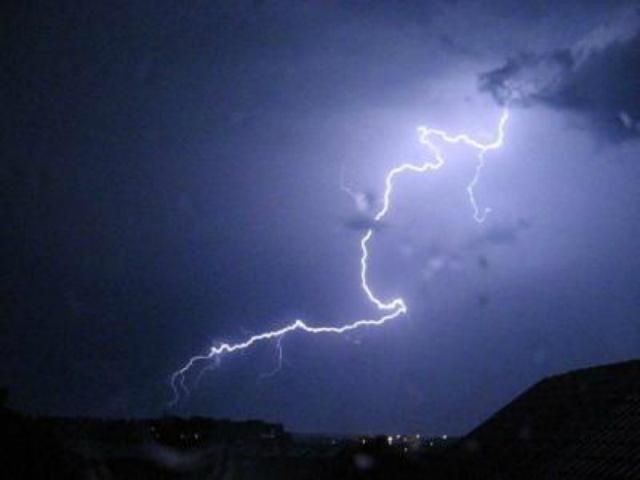 В Винницкой области молния убила двух человек В Винницкой области молния убила двух человек