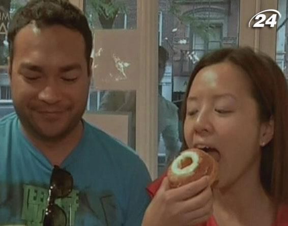 В Нью-Йорке соединили пончик и круассан В Нью-Йорке соединили пончик и круассан