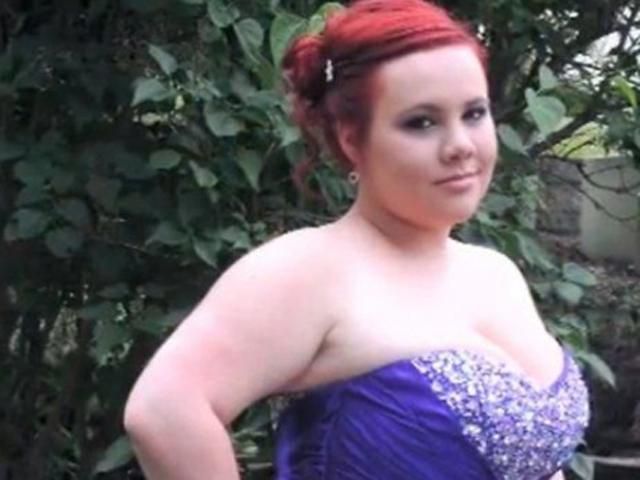 Американку не пускали на выпускной из-за слишком пышной груди (Фото) Американку не пускали на выпускной из-за слишком пышной груди (Фото)