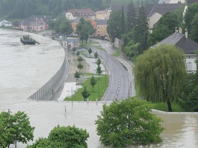 Фото дня: Австрія рятується від повені 