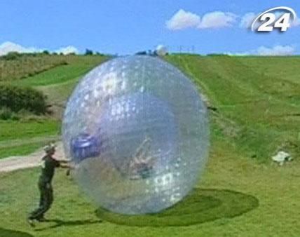 Зорбинг - идеальный спорт для экстремалов (Видео) Зорбинг - идеальный спорт для экстремалов (Видео)