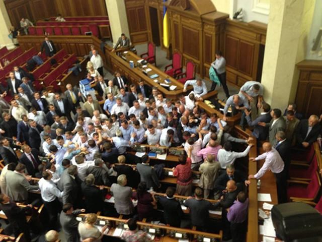 Тягнибок: Рішення про роботу Ради буде прийняте завтра вранці Тягнибок: Рішення про роботу Ради буде прийняте завтра вранці