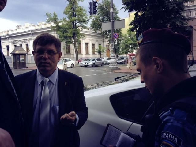 Богословська вкрала хрестик у свободівця (Фото) Богословська вкрала хрестик у свободівця (Фото)