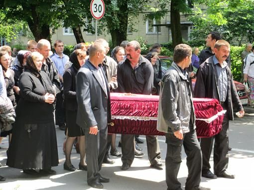 Во Львове прощались с погибшей в симеизском санатории девочкой (Фото) Во Львове прощались с погибшей в симеизском санатории девочкой (Фото)