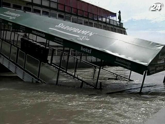 Немецкий город Дрезден тонет в воде (Видео) Немецкий город Дрезден тонет в воде (Видео)
