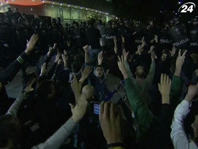 В Сараево депутаты ночевали в парламенте В Сараево депутаты ночевали в парламенте