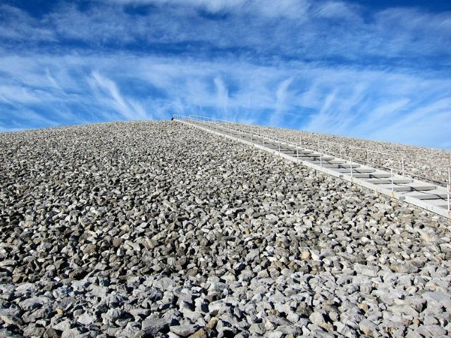 Американская свалка ядерных отходов стала достопримечательностью (Фото) Американская свалка ядерных отходов стала достопримечательностью (Фото)