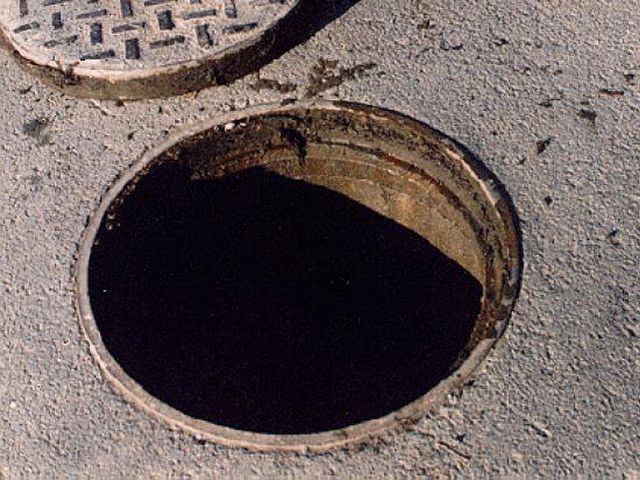 У Харкові у каналізаційному колодязі знайшли тіла 4 комунальників