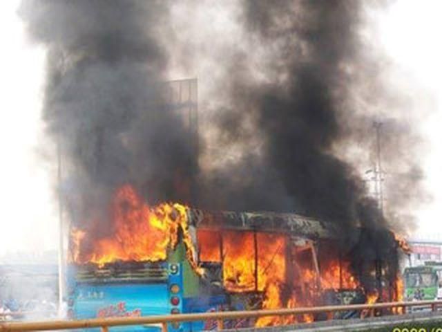 В Китае сгорел автобус с людьми: 42 погибших, 33 ранены
