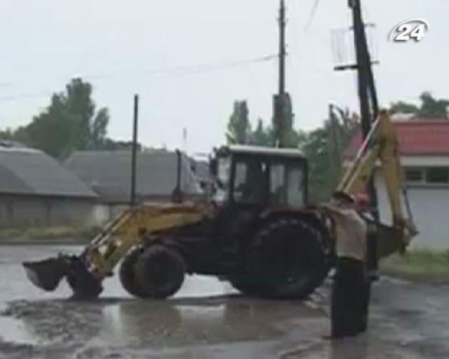 У Миколаєві ліквідовують наслідки сильної зливи (Відео)