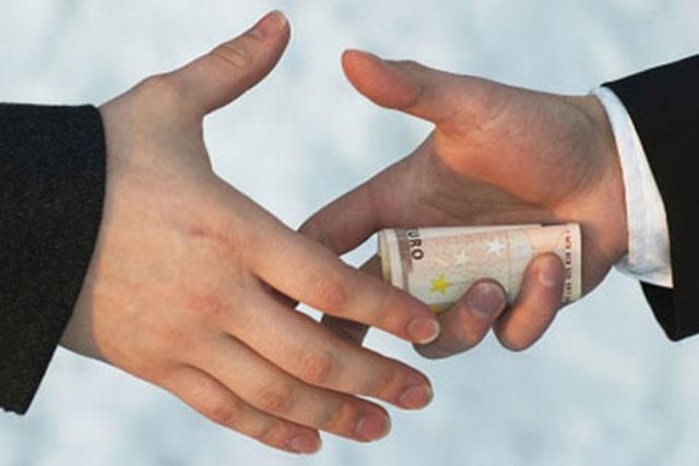 Адвокат требовал 11 с половиной тысяч гривен на взятки чиновникам Адвокат требовал 11 с половиной тысяч гривен на взятки чиновникам