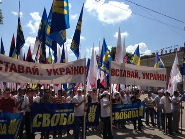 Оппозиция заявляет о 5 тысячах участников "Вставай, Украина!" в Хмельницком