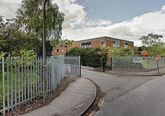 Неизвестные подожгли исламскую школу в Лондоне Неизвестные подожгли исламскую школу в Лондоне