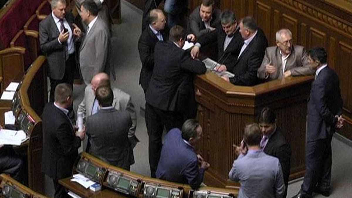 Оппозиция ждет ответа Януковича относительно выступления с посланием к ВР Оппозиция ждет ответа Януковича относительно выступления с посланием к ВР