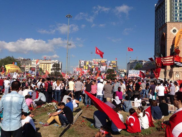 Эрдоган выведет на улицы своих сторонников Эрдоган выведет на улицы своих сторонников