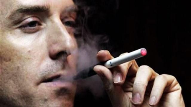 Бывший глава Facebook инвестировал в производство электронных сигарет