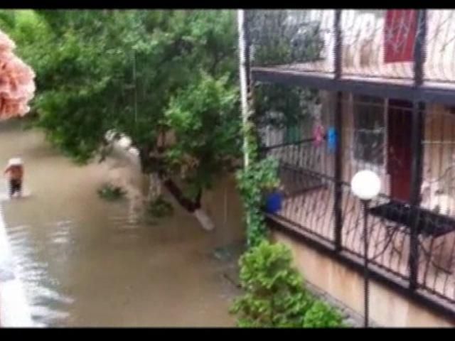 У Бердянську після сильної зливи затопило санаторій