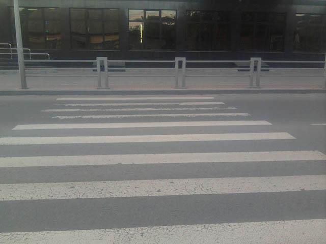 У столиці на переході збили двох маленьких дівчаток У столиці на переході збили двох маленьких дівчаток